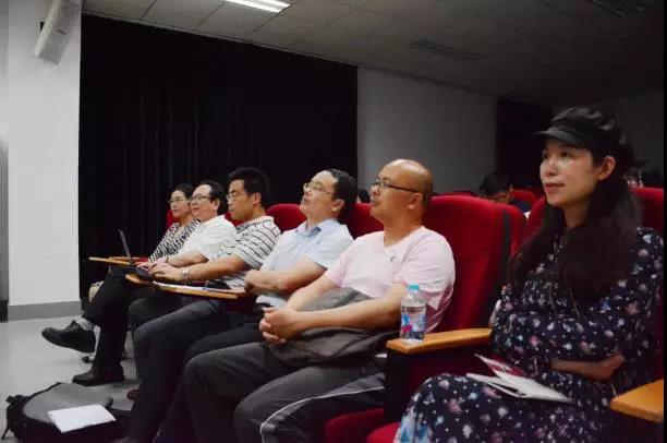 美国福德汉姆大学终身教授兰斯·斯特拉特赴华师大太阳成城集团做讲座
